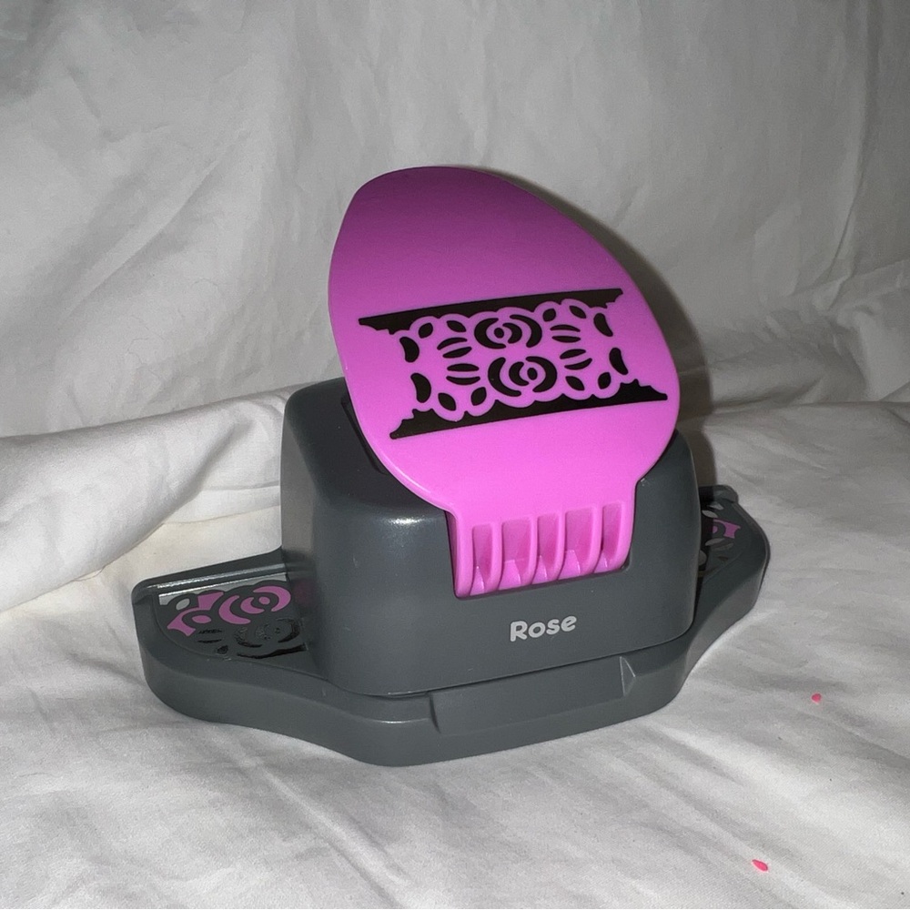 Pink aWe R Memory Keepers Rose Border Edge Adjustable Paper Punch